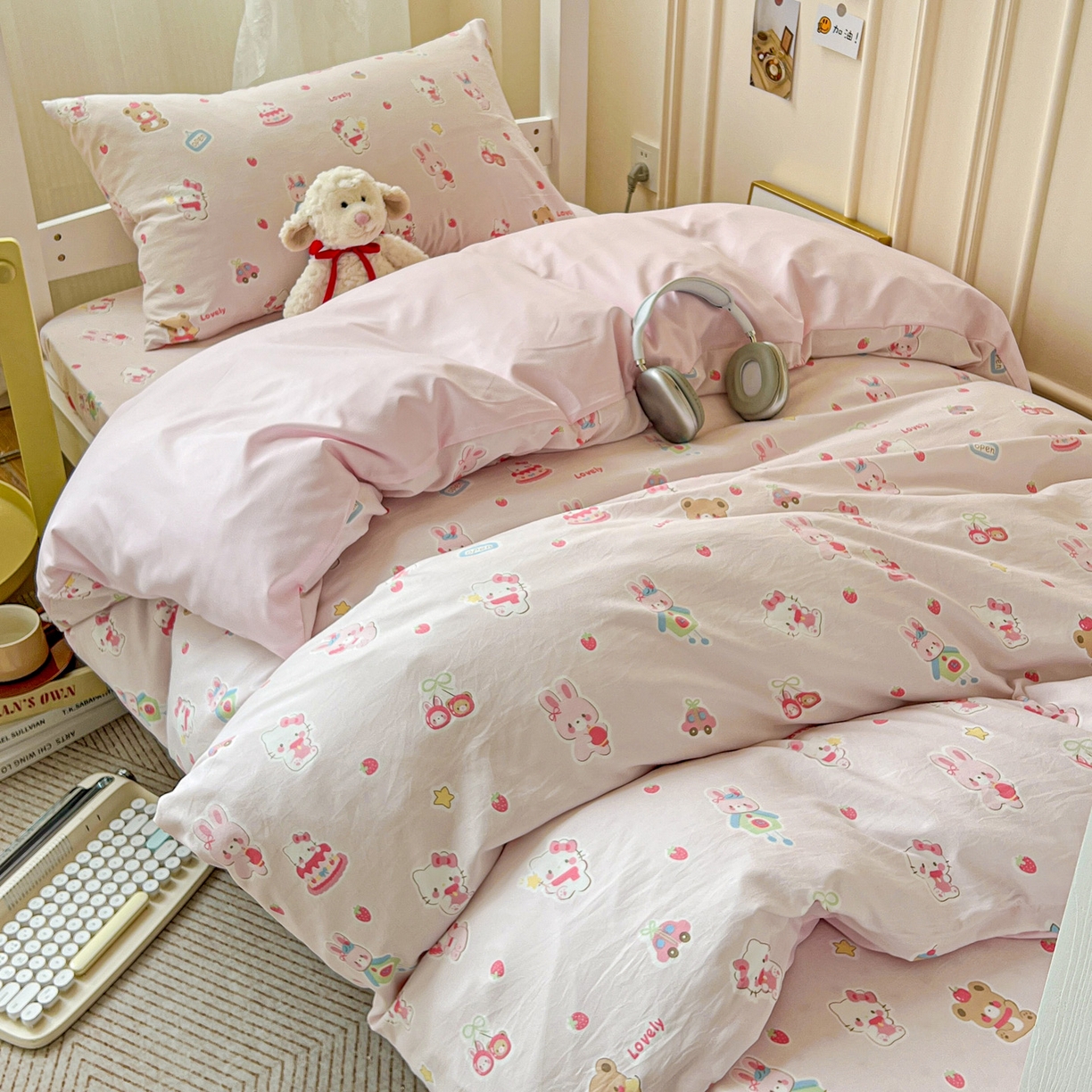 91家纺网 家纺一手货源 找家纺 纽缦家纺 2026新款A类水洗棉学生套件系列 软糖猫