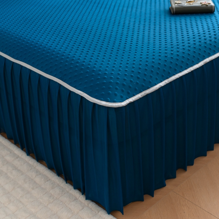 91家纺网 家纺一手货源 找家纺 默忆 2026新款3DA类直播网红热款凉感丝冰豆豆三明治复合床裙款凉席三件套 孔雀蓝