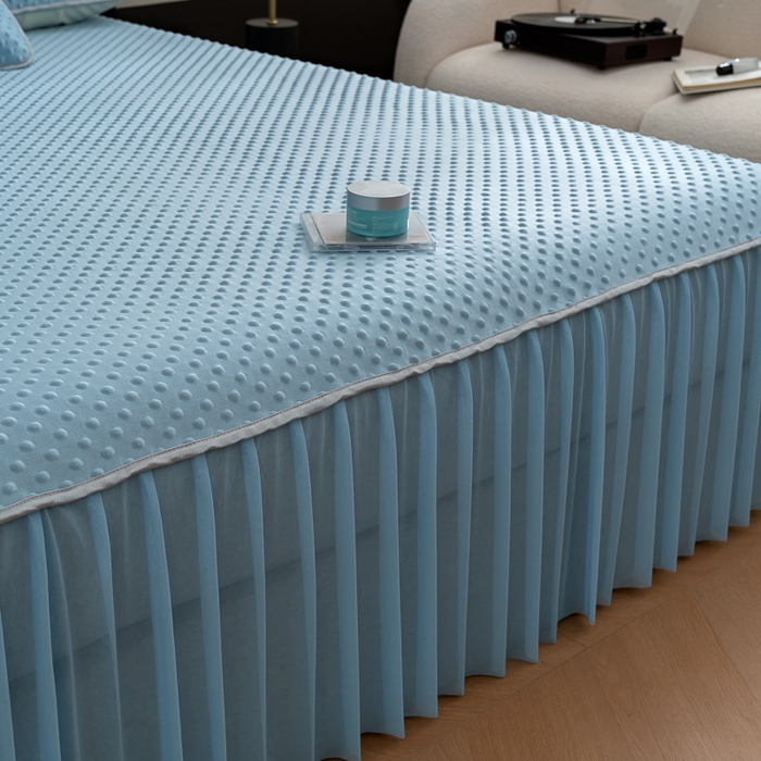 91家纺网 家纺一手货源 找家纺 默忆 2026新款3DA类直播网红热款凉感丝冰豆豆三明治复合床裙款凉席三件套 天空蓝