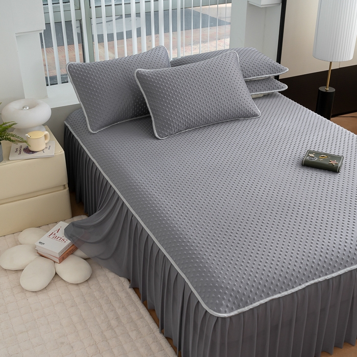 91家纺网 家纺一手货源 找家纺 默忆 2026新款3DA类直播网红热款凉感丝冰豆豆三明治复合床裙款凉席三件套 贵族灰