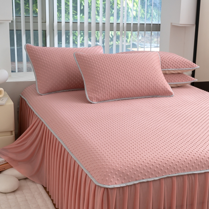 91家纺网 家纺一手货源 找家纺 默忆 2026新款3DA类直播网红热款凉感丝冰豆豆三明治复合床裙款凉席三件套 时尚粉