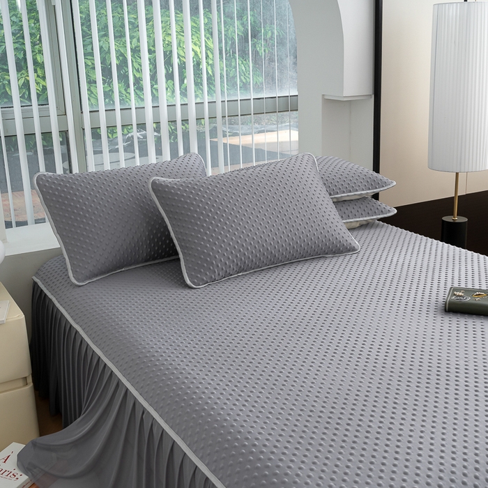 91家纺网 家纺一手货源 找家纺 默忆 2026新款3DA类直播网红热款凉感丝冰豆豆三明治复合床裙款凉席三件套 贵族灰