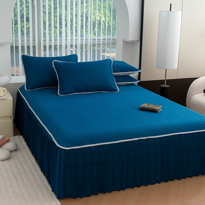 91家纺网 家纺一手货源 找家纺 默忆 2026新款3DA类直播网红热款凉感丝冰豆豆三明治复合床裙款凉席三件套 孔雀蓝