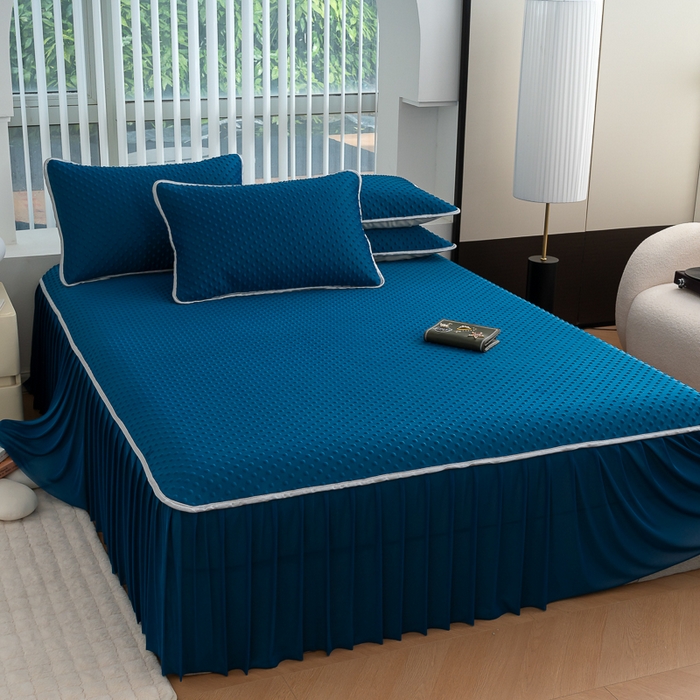 91家纺网 家纺一手货源 找家纺 默忆 2026新款3DA类直播网红热款凉感丝冰豆豆三明治复合床裙款凉席三件套 孔雀蓝