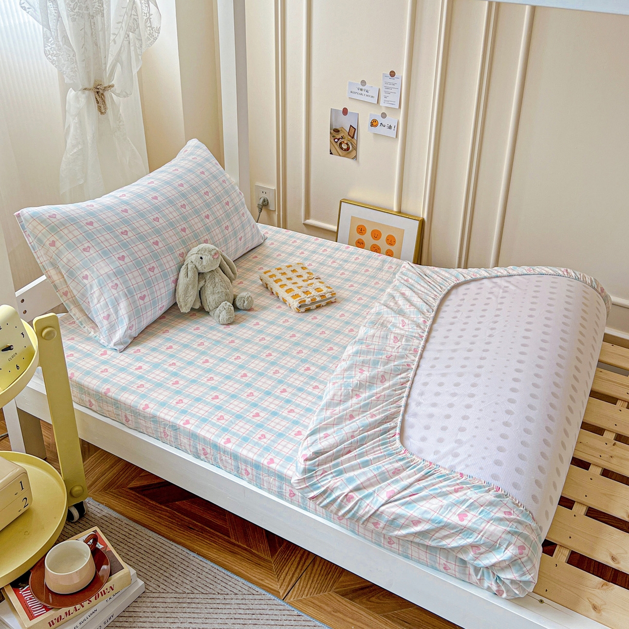 91家纺网 家纺一手货源 找家纺 纽缦家纺 2026新款A类水洗棉学生套件系列 温暖粉心