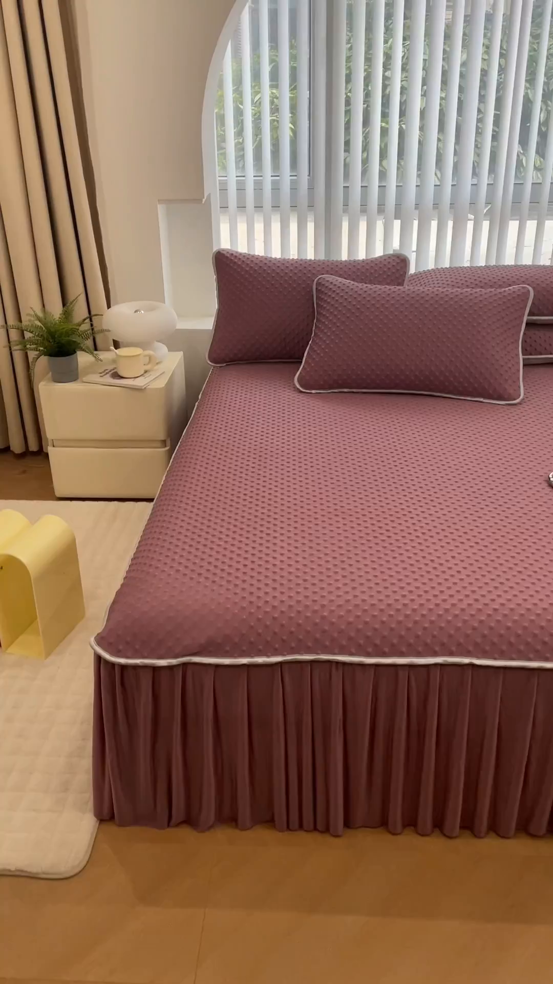 91家纺网 家纺一手货源 找家纺 默忆 2026新款3DA类直播网红热款凉感丝冰豆豆三明治复合床裙款凉席三件套 香芋紫