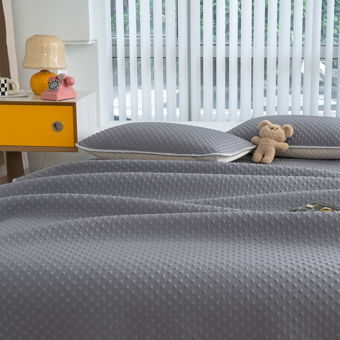 91家纺网 家纺一手货源 找家纺 （总）默忆 2026新款3D轻奢风A类直播网红热款凉感丝冰豆豆三明治复合床单款凉席两件套三件套