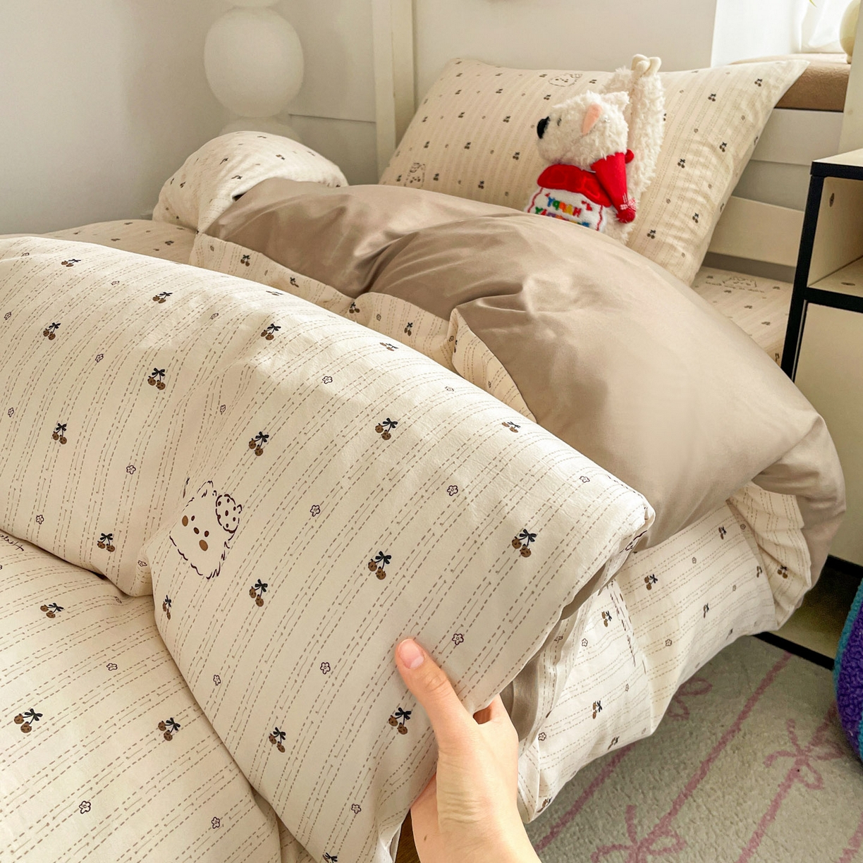 91家纺网 家纺一手货源 找家纺 纽缦家纺 2026新款A类水洗棉学生套件系列 心藏软猫