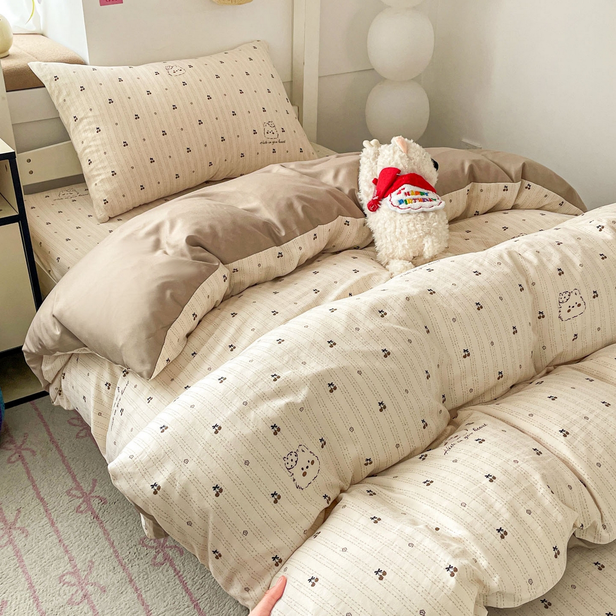 91家纺网 家纺一手货源 找家纺 纽缦家纺 2026新款A类水洗棉学生套件系列 心藏软猫