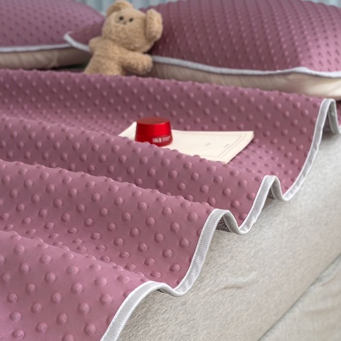 91家纺网 家纺一手货源 找家纺 默忆 2026新款3D轻奢风A类直播网红热款凉感丝冰豆豆三明治复合床单款凉席两件套三件套 香芋紫