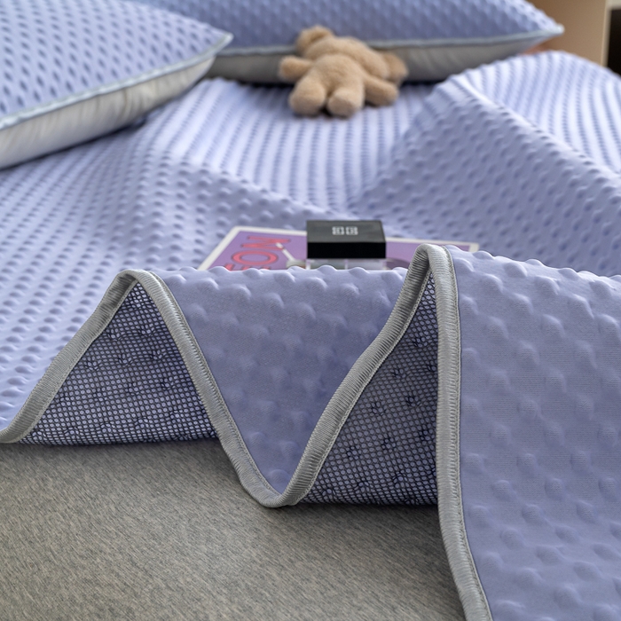 91家纺网 家纺一手货源 找家纺 默忆 2026新款3D轻奢风A类直播网红热款凉感丝冰豆豆三明治复合床单款凉席两件套三件套 熏衣紫