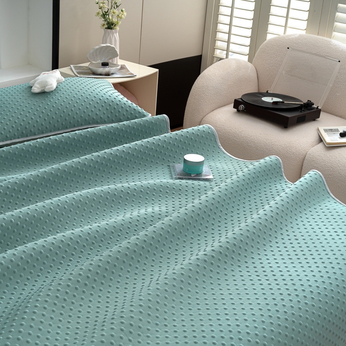 91家纺网 家纺一手货源 找家纺 默忆 2026新款3D轻奢风A类直播网红热款凉感丝冰豆豆三明治复合床单款凉席两件套三件套 果绿