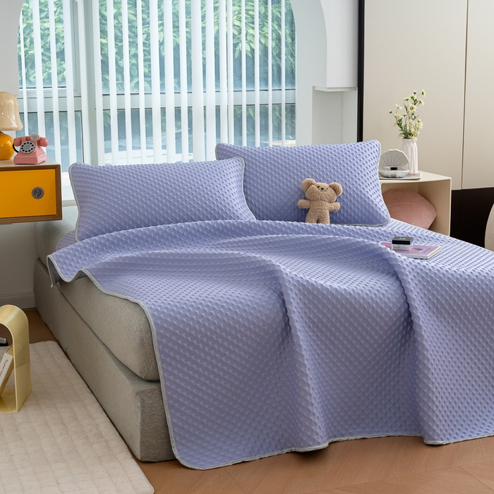 91家纺网 家纺一手货源 找家纺 默忆 2026新款3D轻奢风A类直播网红热款凉感丝冰豆豆三明治复合床单款凉席两件套三件套 熏衣紫