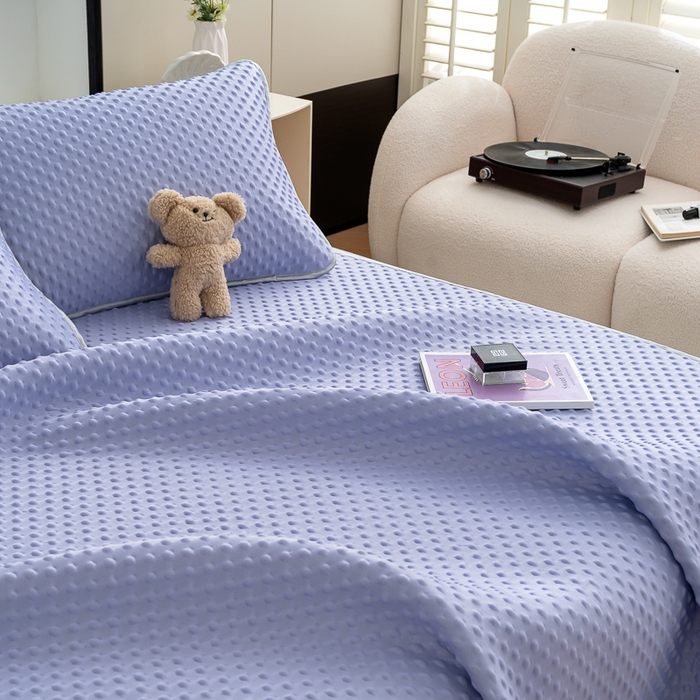 91家纺网 家纺一手货源 找家纺 默忆 2026新款3D轻奢风A类直播网红热款凉感丝冰豆豆三明治复合床单款凉席两件套三件套 熏衣紫