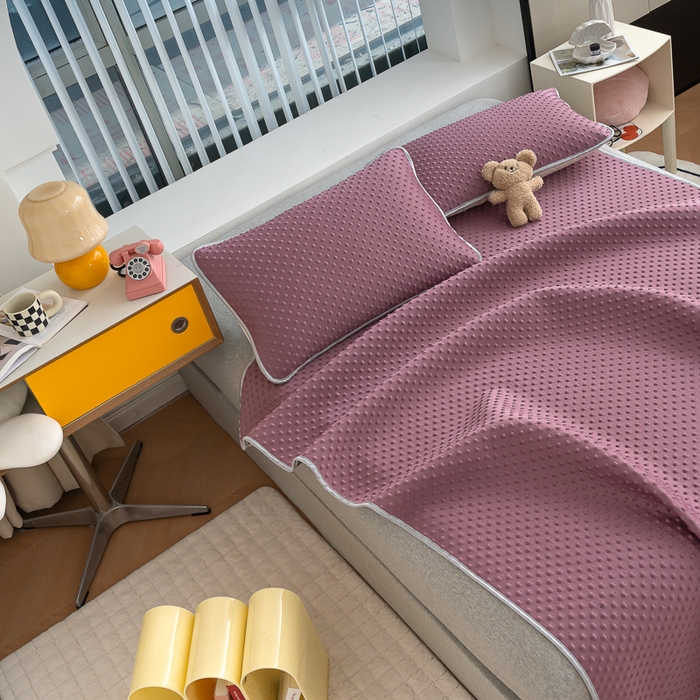 91家纺网 家纺一手货源 找家纺 默忆 2026新款3D轻奢风A类直播网红热款凉感丝冰豆豆三明治复合床单款凉席两件套三件套 香芋紫