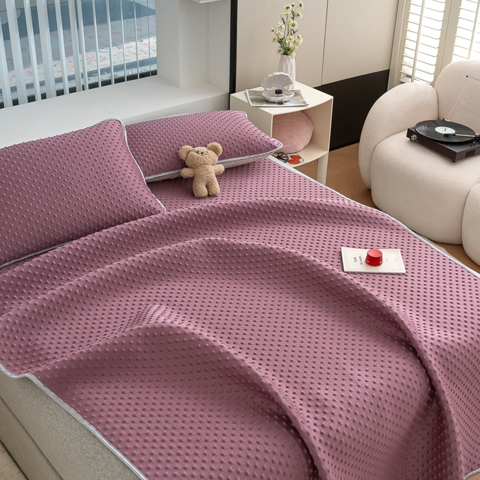 91家纺网 家纺一手货源 找家纺 默忆 2026新款3D轻奢风A类直播网红热款凉感丝冰豆豆三明治复合床单款凉席两件套三件套 香芋紫