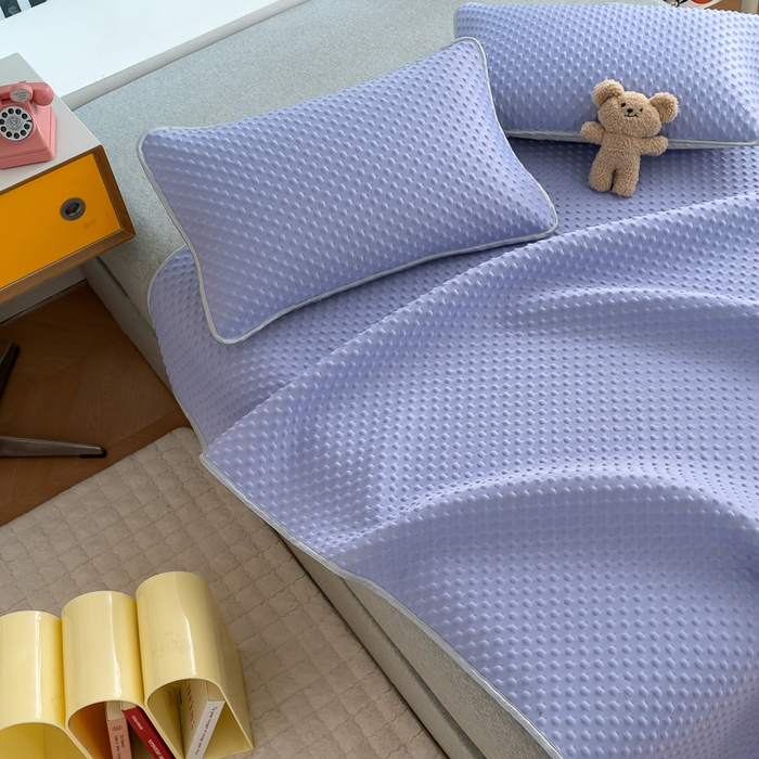 91家纺网 家纺一手货源 找家纺 默忆 2026新款3D轻奢风A类直播网红热款凉感丝冰豆豆三明治复合床单款凉席两件套三件套 熏衣紫