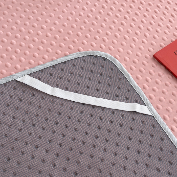 91家纺网 家纺一手货源 找家纺 默忆 2026新款3D轻奢风A类直播网红热款凉感丝冰豆豆三明治复合床单款凉席两件套三件套 时尚粉