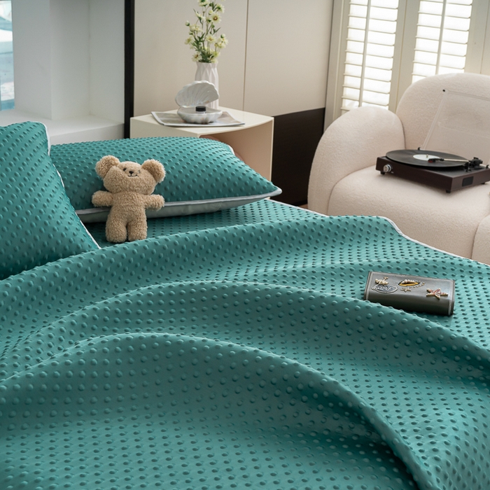 91家纺网 家纺一手货源 找家纺 默忆 2026新款3D轻奢风A类直播网红热款凉感丝冰豆豆三明治复合床单款凉席两件套三件套 墨绿