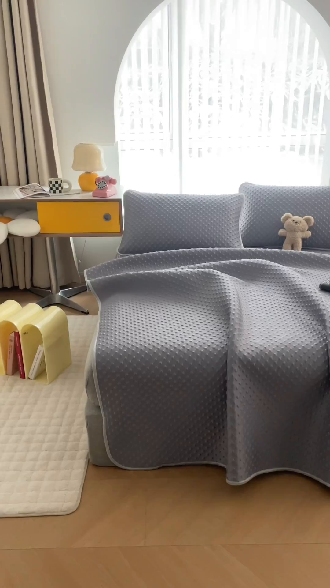 91家纺网 家纺一手货源 找家纺 （总）默忆 2026新款3D轻奢风A类直播网红热款凉感丝冰豆豆三明治复合床单款凉席两件套三件套