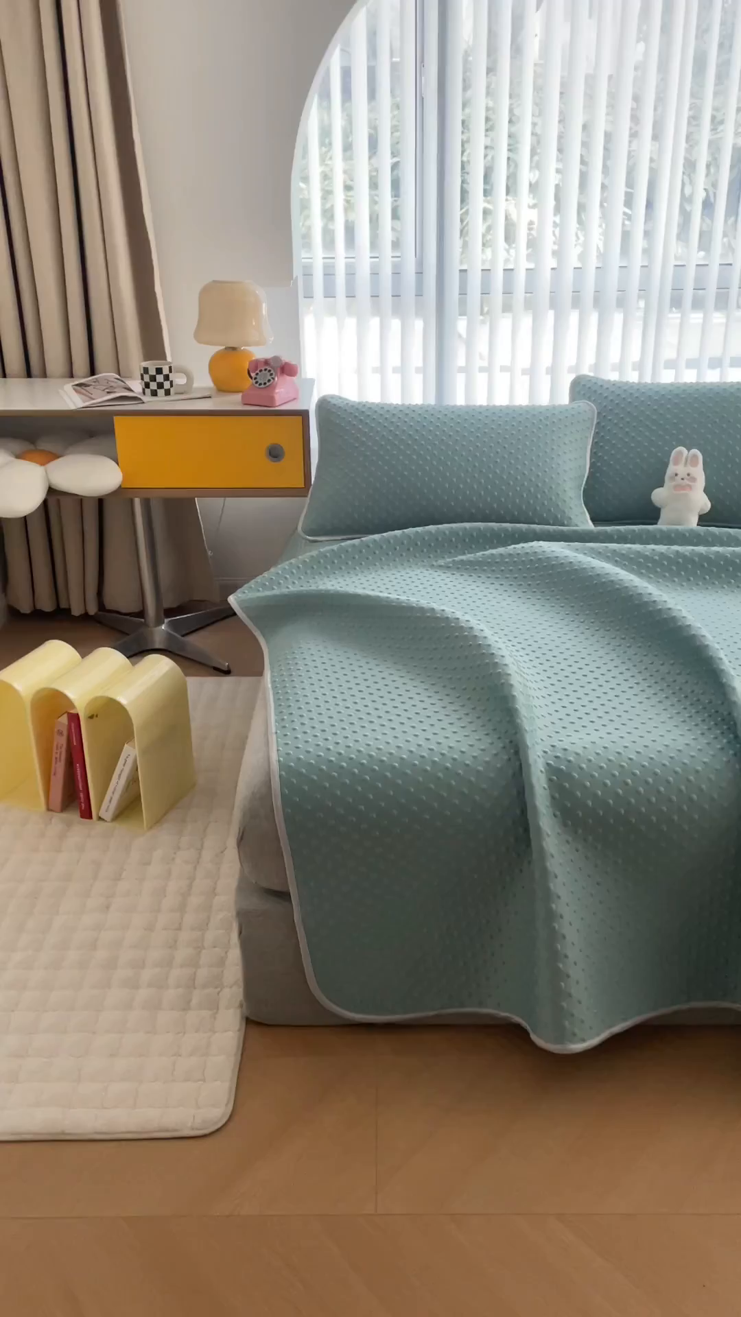 91家纺网 家纺一手货源 找家纺 默忆 2026新款3D轻奢风A类直播网红热款凉感丝冰豆豆三明治复合床单款凉席两件套三件套 果绿