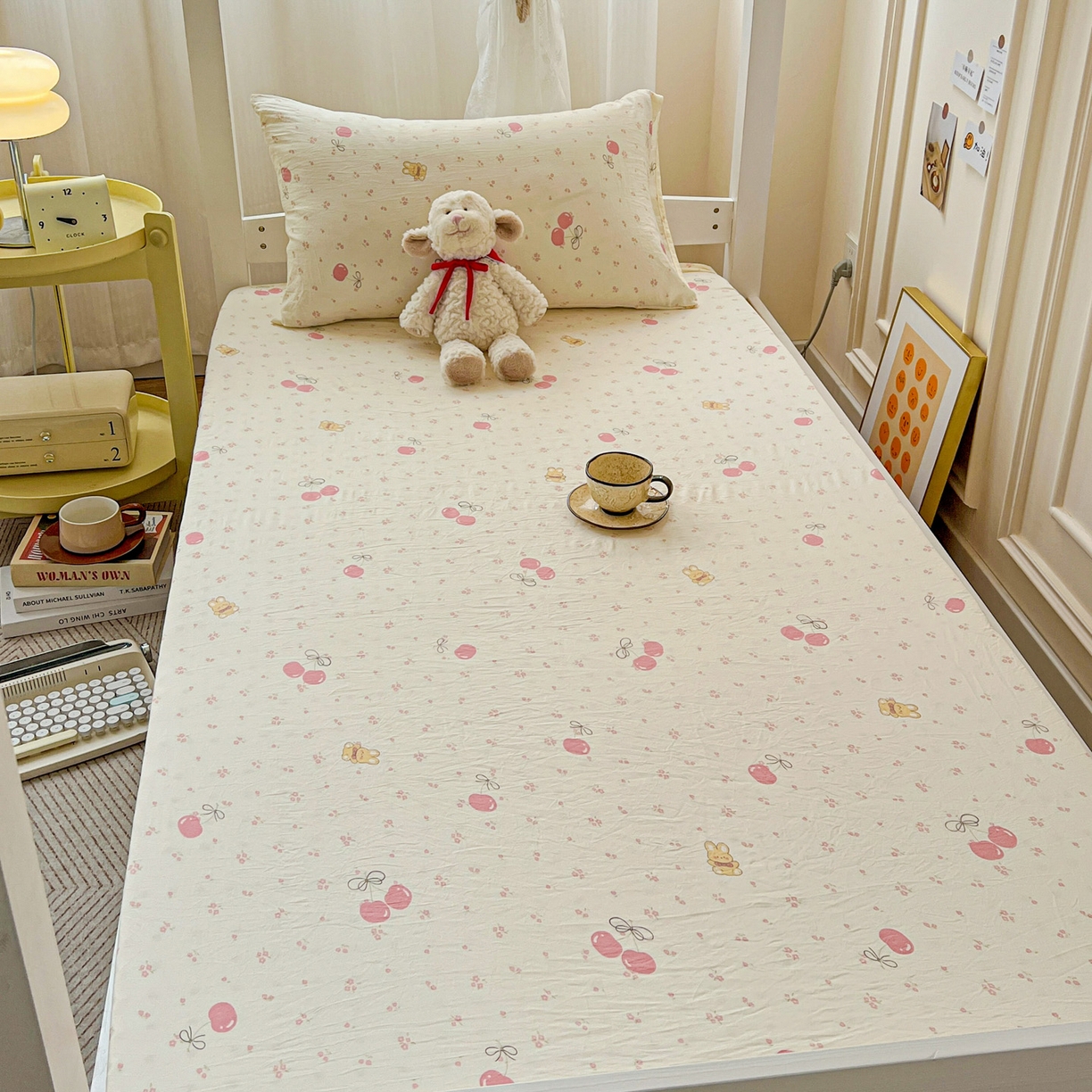 91家纺网 家纺一手货源 找家纺 纽缦家纺 2026新款A类水洗棉学生套件系列 摘樱桃的小熊