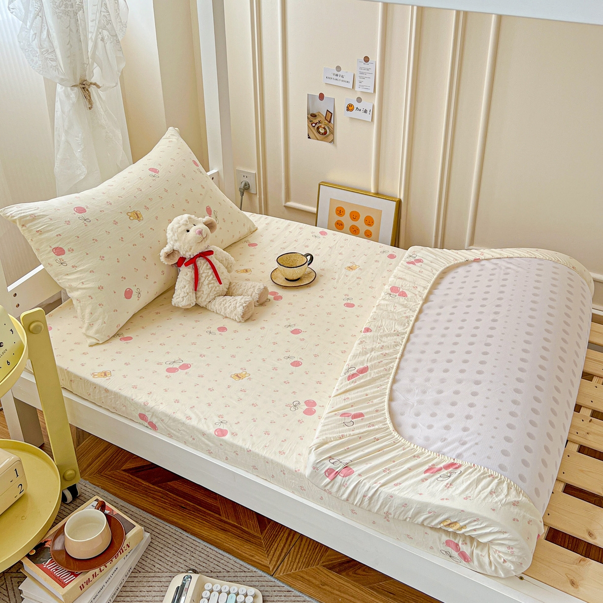 91家纺网 家纺一手货源 找家纺 纽缦家纺 2026新款A类水洗棉学生套件系列 摘樱桃的小熊