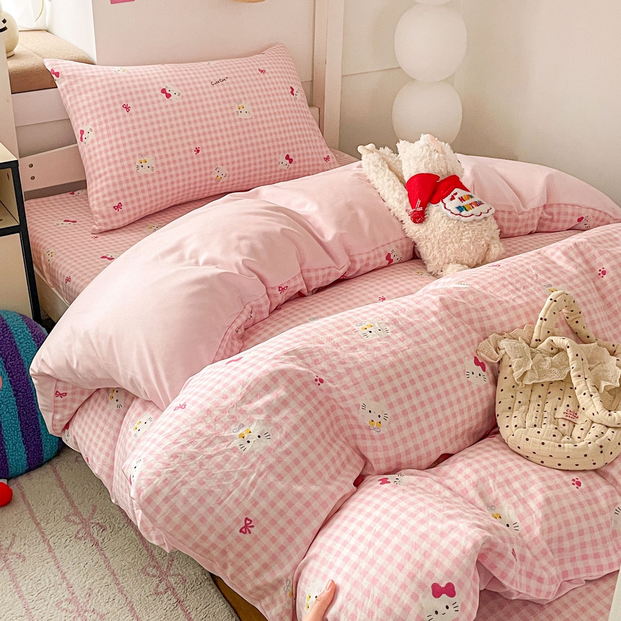 91家纺网 家纺一手货源 找家纺 纽缦家纺 2026新款A类水洗棉学生套件系列 宅宅猫爪粉