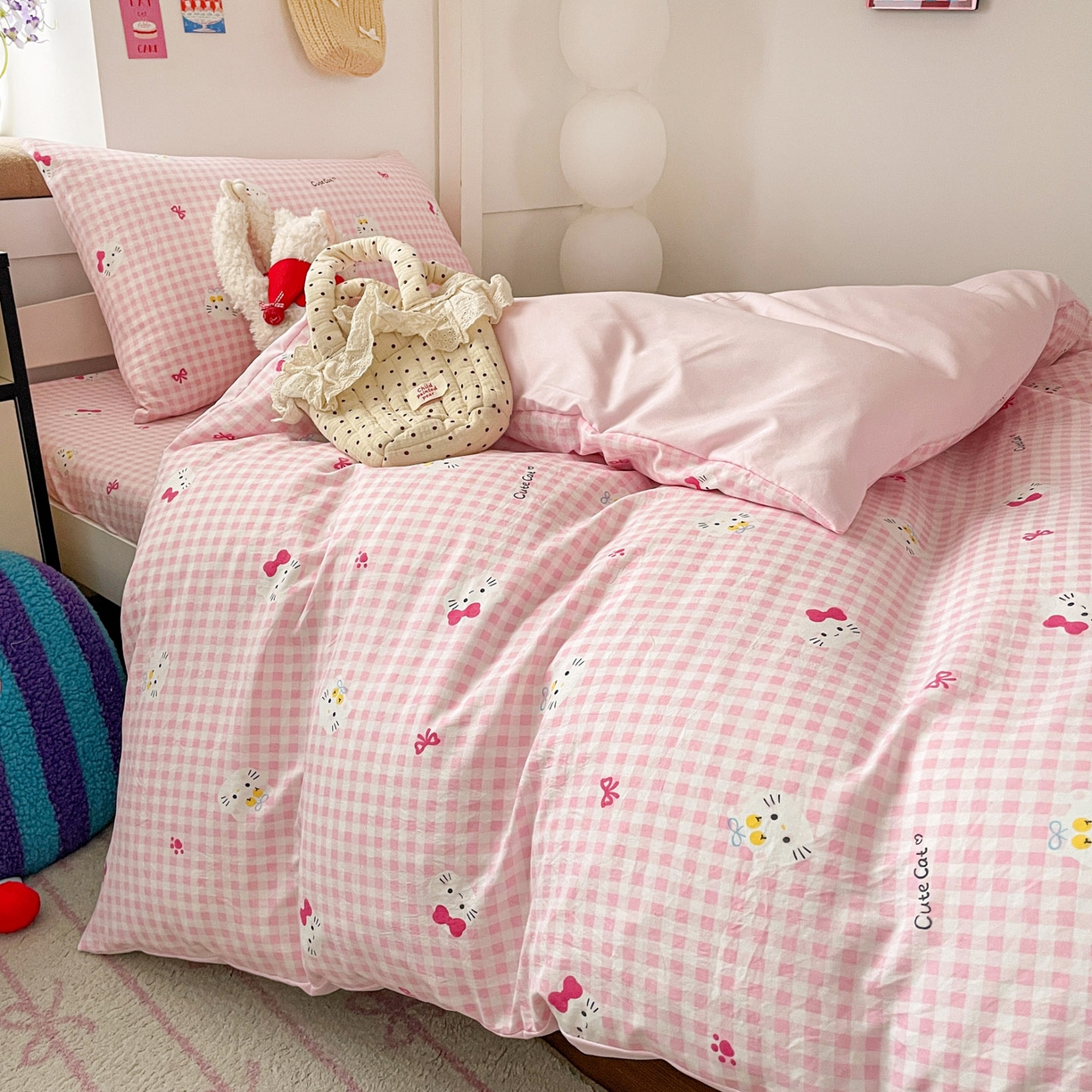 91家纺网 家纺一手货源 找家纺 纽缦家纺 2026新款A类水洗棉学生套件系列 宅宅猫爪粉