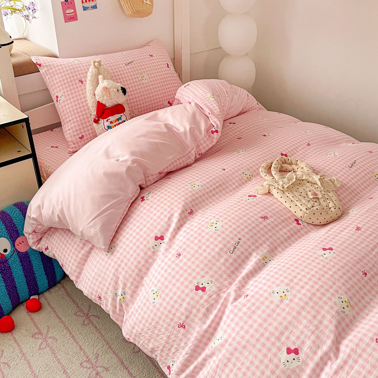 91家纺网 家纺一手货源 找家纺 纽缦家纺 2026新款A类水洗棉学生套件系列 宅宅猫爪粉