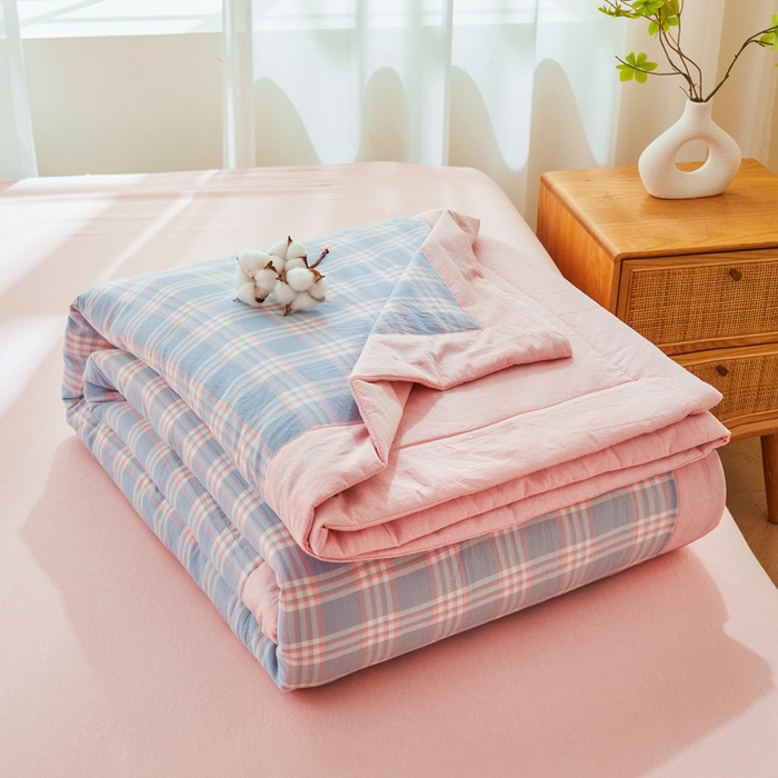 91家纺网 家纺一手货源 找家纺 雅萱家纺 2026新款全棉色织水洗棉棉花夏被 日和-粉蓝棉花 夏被四件套