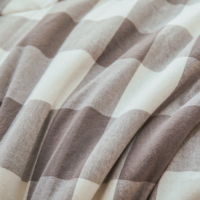 91家纺网 家纺一手货源 找家纺 雅萱家纺 2026新款全棉色织水洗棉棉花夏被 日和-大棕格 棉花夏被四件套