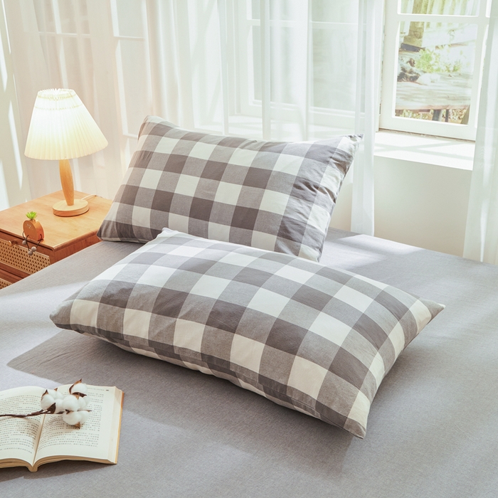 91家纺网 家纺一手货源 找家纺 雅萱家纺 2026新款全棉色织水洗棉棉花夏被 日和-大棕格 棉花夏被四件套