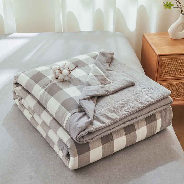 91家纺网 家纺一手货源 找家纺 雅萱家纺 2026新款全棉色织水洗棉棉花夏被 日和-大棕格 棉花夏被四件套