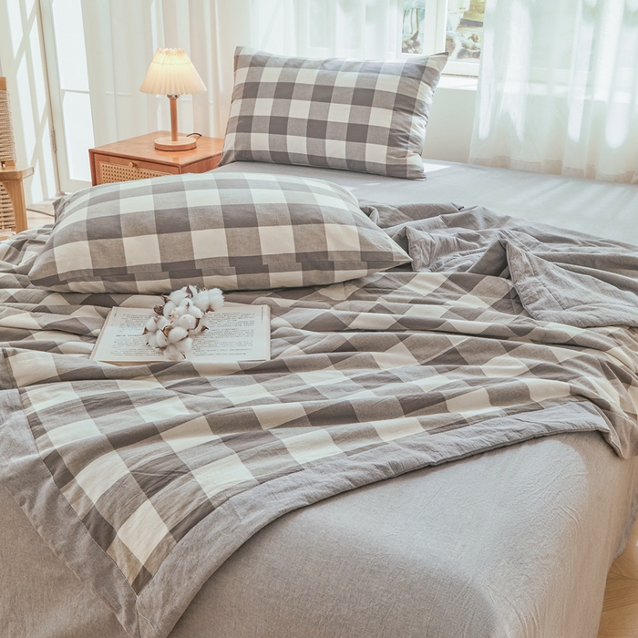 91家纺网 家纺一手货源 找家纺 雅萱家纺 2026新款全棉色织水洗棉棉花夏被 日和-大棕格 棉花夏被四件套