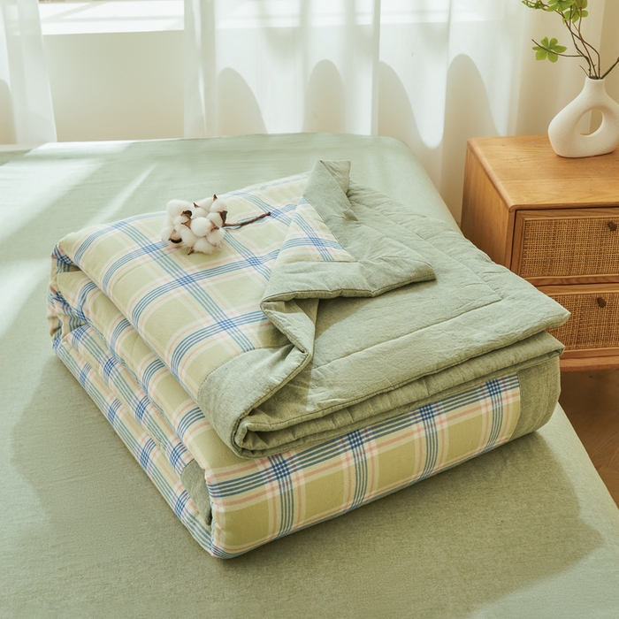 91家纺网 家纺一手货源 找家纺 雅萱家纺 2026新款全棉色织水洗棉棉花夏被 山野间 棉花夏被四件套