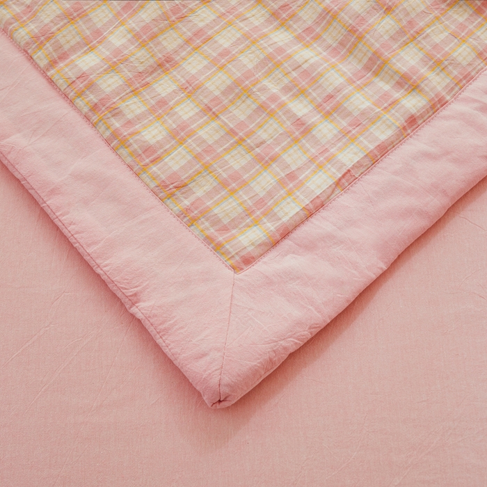 91家纺网 家纺一手货源 找家纺 雅萱家纺 2026新款全棉色织水洗棉棉花夏被 小格-粉 棉花夏被四件套