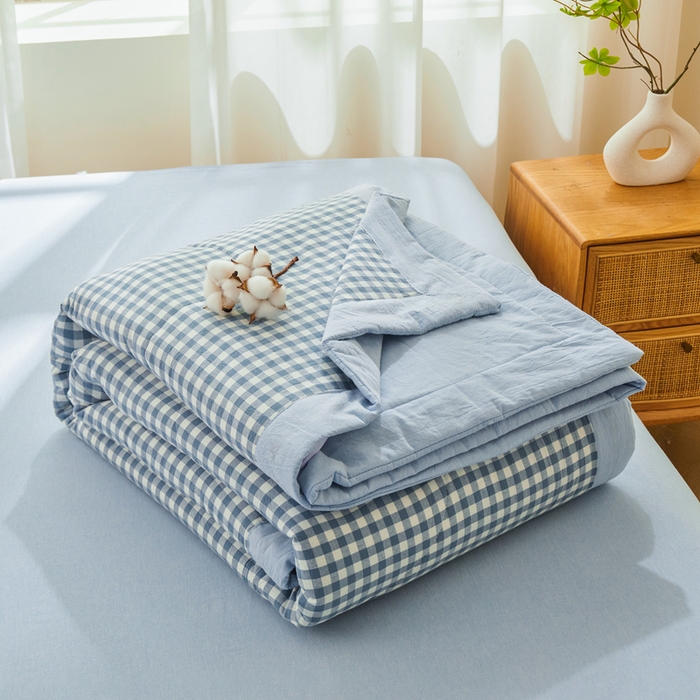 91家纺网 家纺一手货源 找家纺 雅萱家纺 2026新款全棉色织水洗棉棉花夏被 小格-蓝 棉花夏被四件套