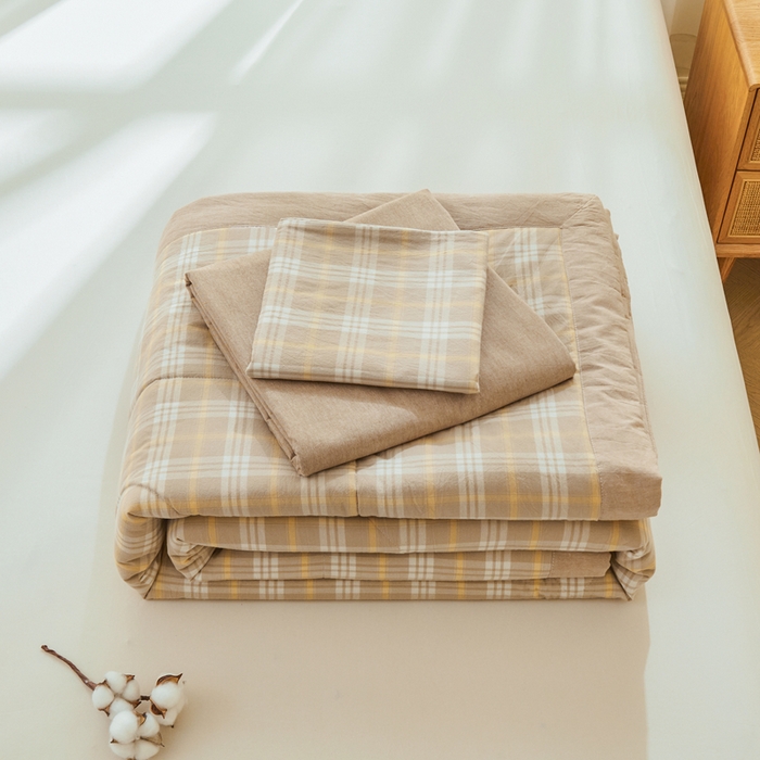 91家纺网 家纺一手货源 找家纺 雅萱家纺 2026新款全棉色织水洗棉棉花夏被 意境-卡其 棉花夏被四件套