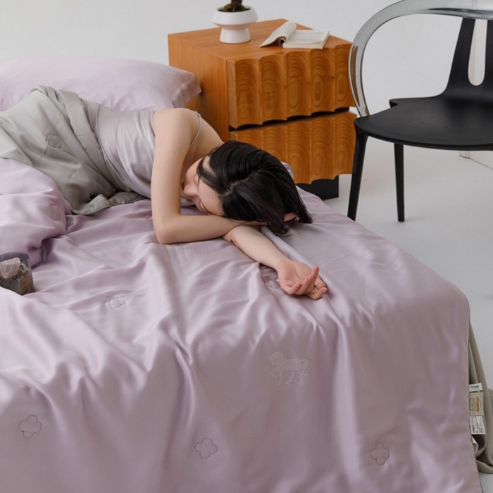 91家纺网 家纺一手货源 找家纺 （总）CINNY馨宜 2026新款60莱赛尔大豆纤维撞色天丝夏被-伯爵