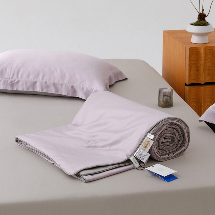 91家纺网 家纺一手货源 找家纺 CINNY馨宜 2026新款60莱赛尔大豆纤维撞色天丝夏被-伯爵 晨曦紫