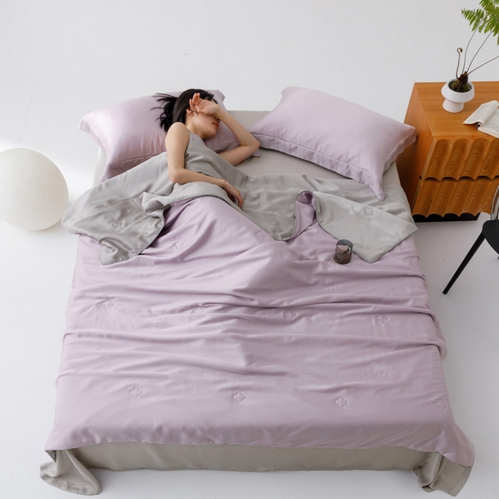 91家纺网 家纺一手货源 找家纺 CINNY馨宜 2026新款60莱赛尔大豆纤维撞色天丝夏被-伯爵 晨曦紫