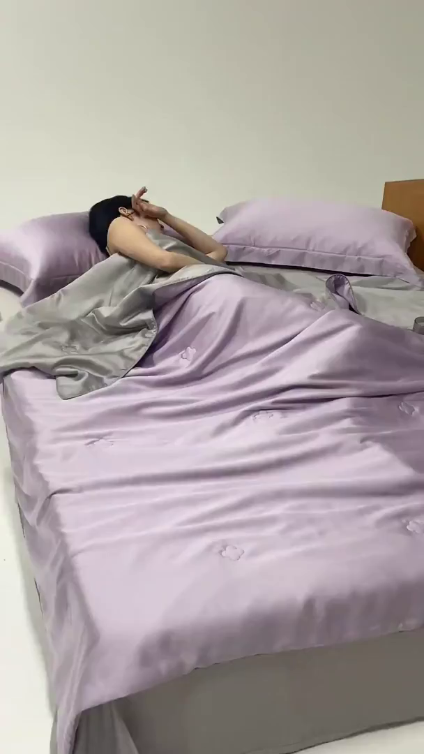 91家纺网 家纺一手货源 找家纺 CINNY馨宜 2026新款60莱赛尔大豆纤维撞色天丝夏被-伯爵 晨曦紫