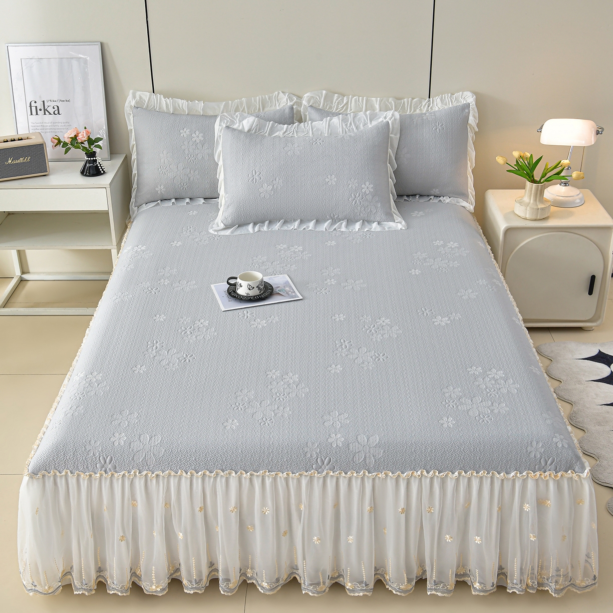 91家纺网 家纺一手货源 找家纺 民新家纺 2026新款3D立体冰豆豆席床裙三件套 幸运花朵-灰