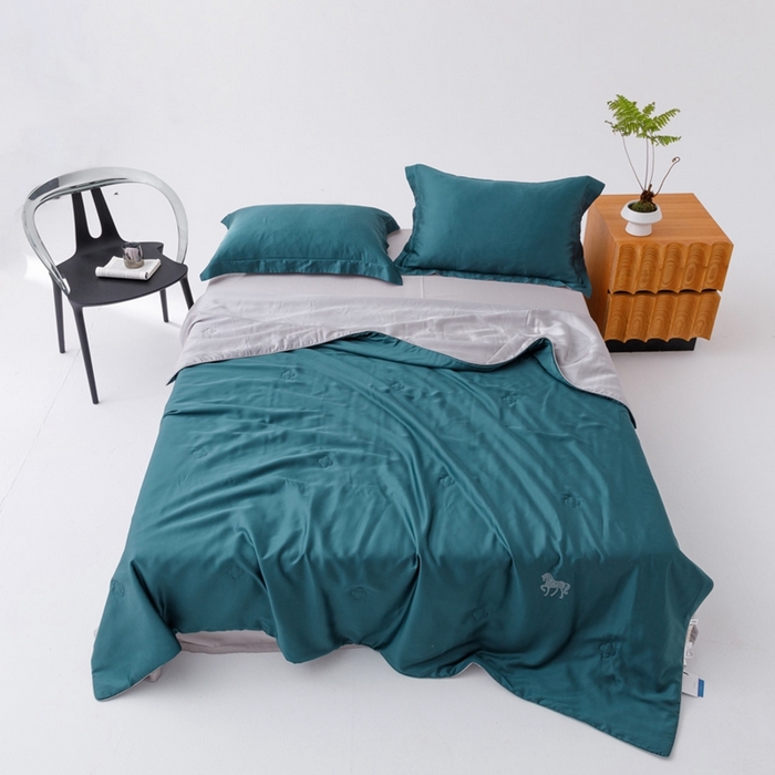 91家纺网 家纺一手货源 找家纺 CINNY馨宜 2026新款60莱赛尔大豆纤维撞色天丝夏被-伯爵 孔雀绿