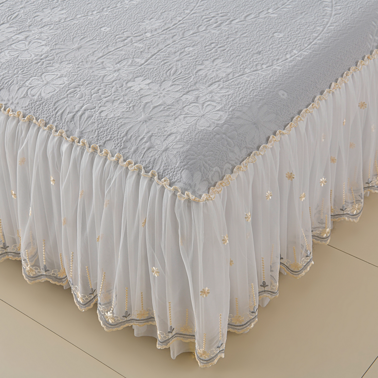 91家纺网 家纺一手货源 找家纺 民新家纺 2026新款3D立体冰豆豆席床裙三件套 漫舞-灰