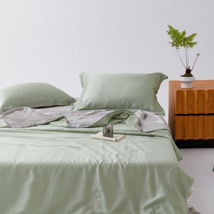 91家纺网 家纺一手货源 找家纺 CINNY馨宜 2026新款60莱赛尔大豆纤维撞色天丝夏被-伯爵 浅松绿