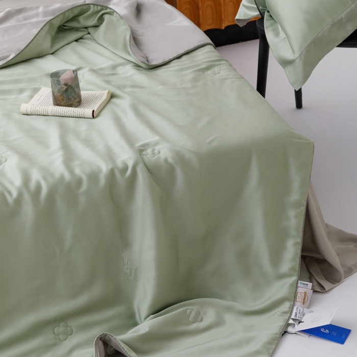 91家纺网 家纺一手货源 找家纺 CINNY馨宜 2026新款60莱赛尔大豆纤维撞色天丝夏被-伯爵 浅松绿