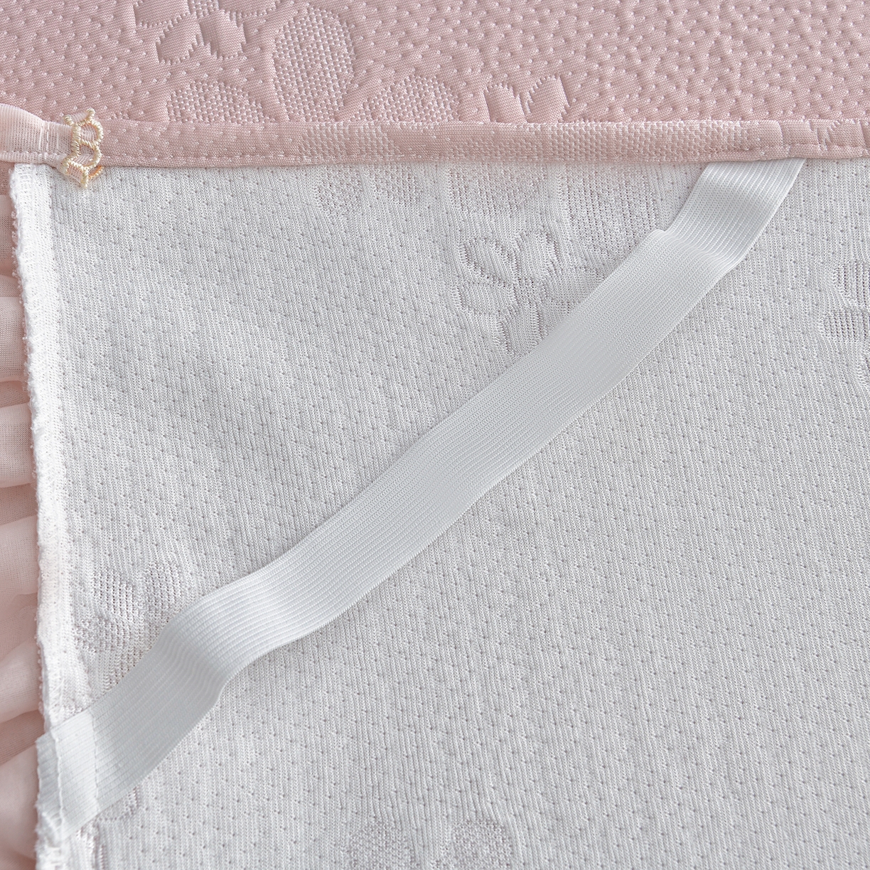 91家纺网 家纺一手货源 找家纺 民新家纺 2026新款3D立体冰豆豆席床裙三件套 幸运花朵-粉