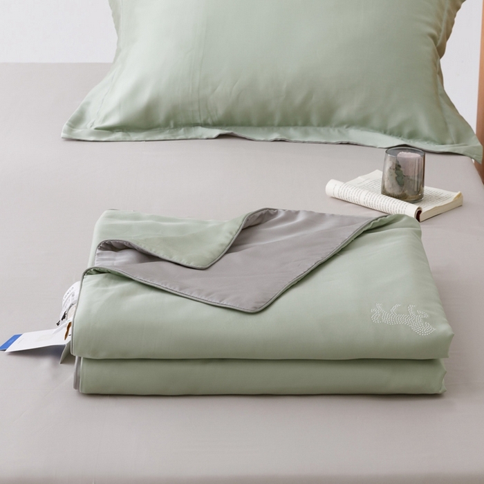 91家纺网 家纺一手货源 找家纺 CINNY馨宜 2026新款60莱赛尔大豆纤维撞色天丝夏被-伯爵 浅松绿